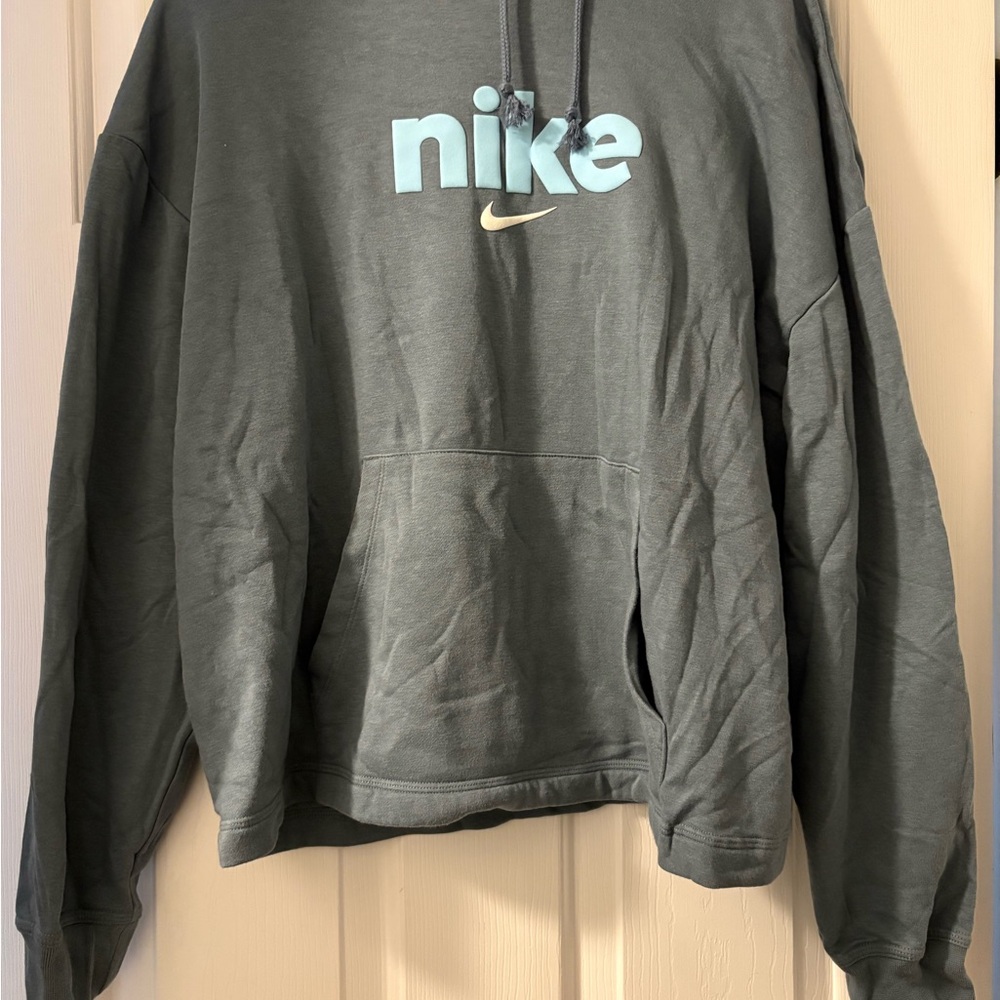 Nike Women’s Sweatshirt with Logo